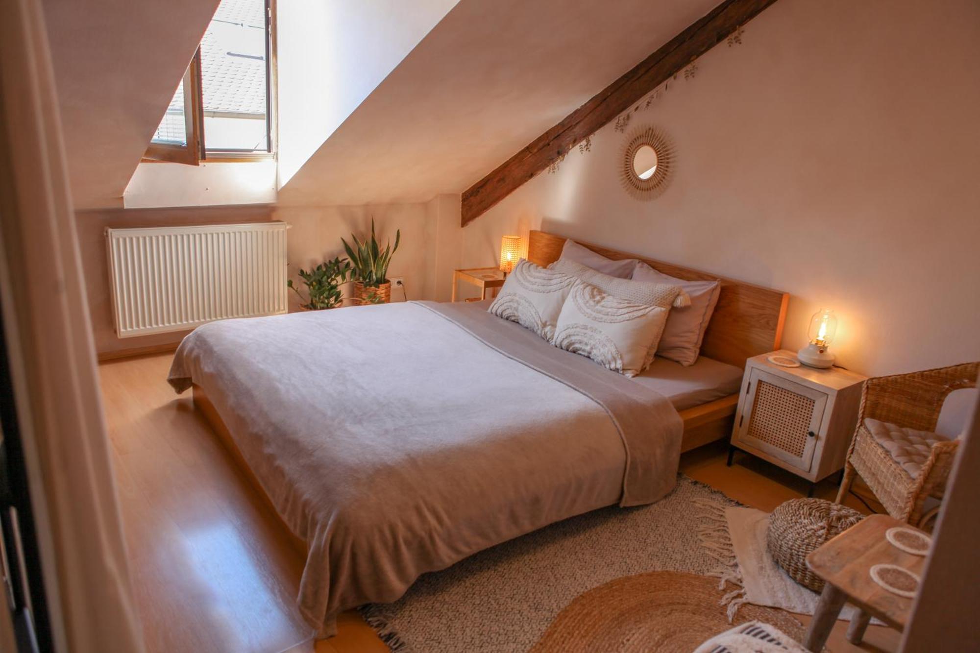 Cozy Apartment In The Heart Of The Historic City Bratislava Exterior foto