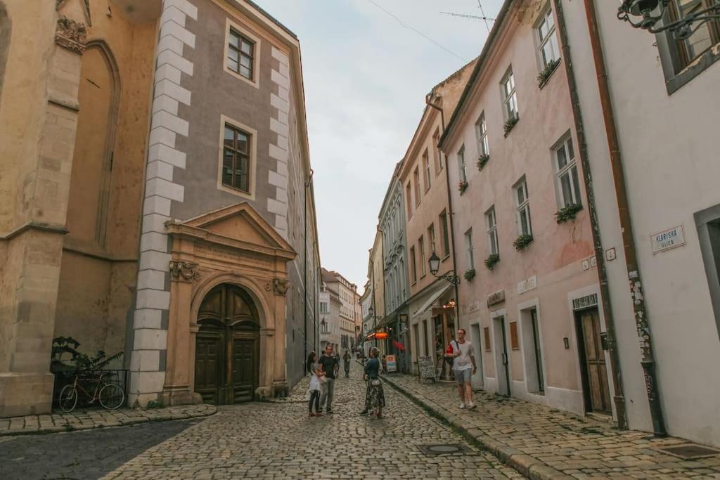Cozy Apartment In The Heart Of The Historic City Bratislava Exterior foto